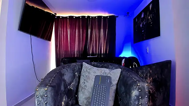 Snapshot of miguel_aguirre_ chatting on 03-15-26, 12:11 miguel aguirre online show from 03-15-26, 12:11