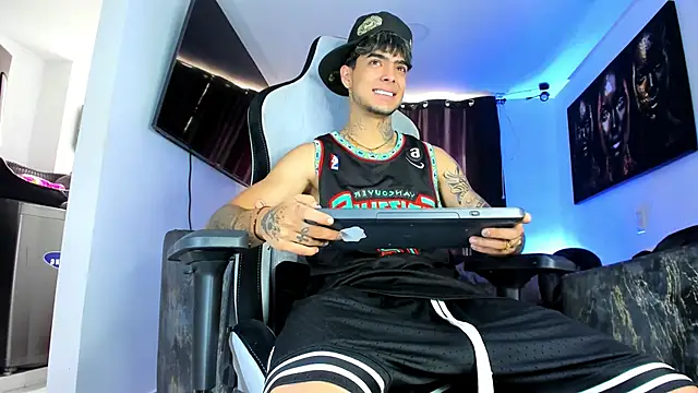 Snapshot of miguel_aguirre_ chatting on 03-24-26, 01:16 miguel aguirre online show from 03-24-26, 01:16