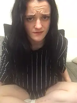 LeonieClaire online show from 03-26-26, 05:40