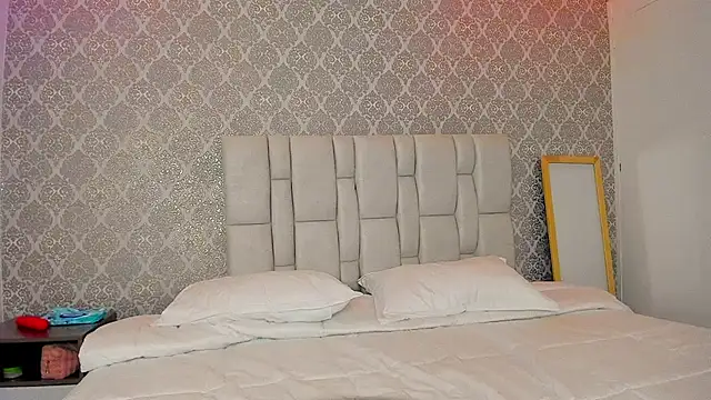 Snapshot of valeriesaint chatting on 03-12-26, 10:38 valeriesaint online show from 03-12-26, 10:38