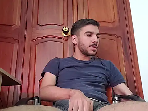 Snapshot of _s33bas chatting on 03-10-26, 12:43 s33bas online show from 03-10-26, 12:43