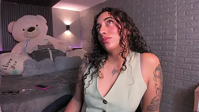 Snapshot of Magic_ivone chatting on 02-10-26, 11:36 Magic ivone online show from 02-10-26, 11:36