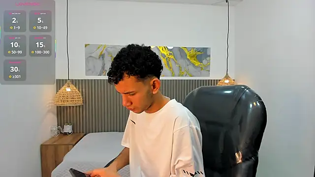 JDWhite18 online show from 06-12-26, 03:49