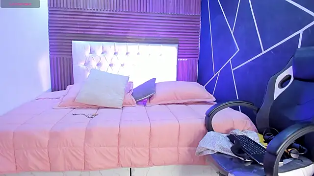 Snapshot of shaden_ chatting on 03-12-26, 08:37 shaden online show from 03-12-26, 08:37