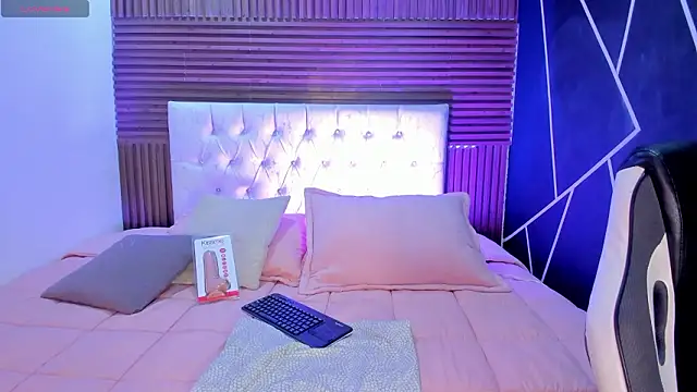 Snapshot of shaden_ chatting on 03-13-26, 08:43 shaden online show from 03-13-26, 08:43