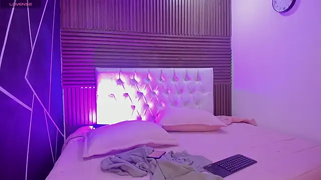 Snapshot of shaden_ chatting on 03-17-26, 09:40 shaden online show from 03-17-26, 09:40