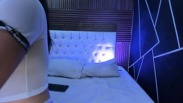 Snapshot of shaden_ chatting on 03-22-26, 09:07 shaden online show from 03-22-26, 09:07