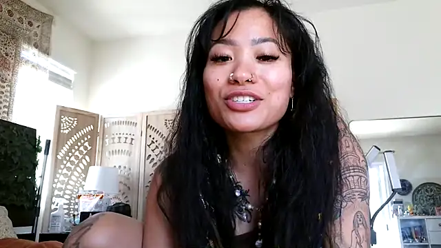 Snapshot of 222goddess444you chatting on 05-12-26, 06:27 222goddess444you online show from 05-12-26, 06:27