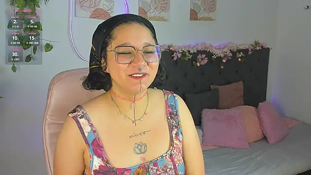 Snapshot of Sylvara_bx chatting on 04-19-26, 01:32 Sylvara bx online show from 04-19-26, 01:32