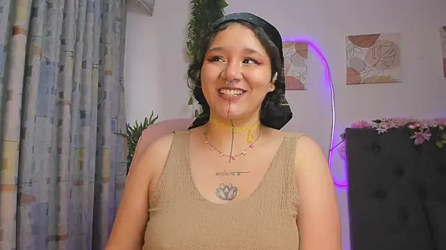 Snapshot of Sylvara_bx chatting on 04-21-26, 12:55 Sylvara bx online show from 04-21-26, 12:55