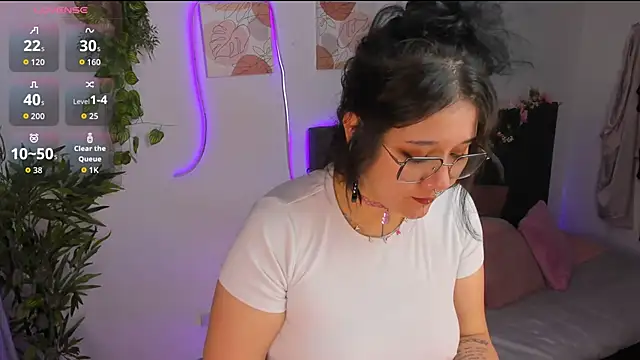 Snapshot of Sylvara_bx chatting on 04-24-26, 02:08 Sylvara bx online show from 04-24-26, 02:08