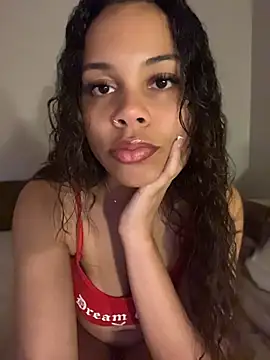 Snapshot of Petite_Baddie chatting on 06-15-26, 04:47 Petite Baddie online show from 06-15-26, 04:47