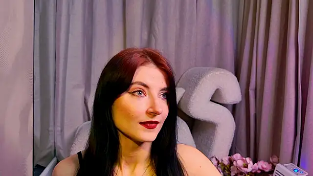 Snapshot of NicoleLuxe chatting on 03-26-26, 05:51 NicoleLuxe online show from 03-26-26, 05:51