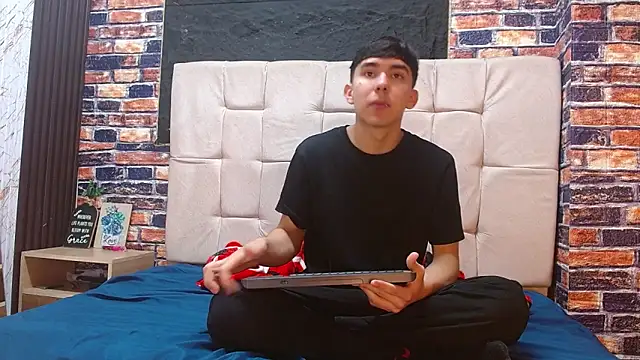 massimoferrera303av online show from 02-19-26, 06:48