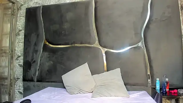 Snapshot of SaxxybunnyAndJayzzy chatting on 03-25-26, 10:38 SaxxybunnyAndJayzzy online show from 03-25-26, 10:38