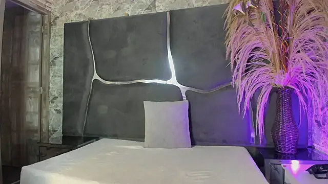 SaxxybunnyAndJayzzy online show from 06-18-26, 04:46