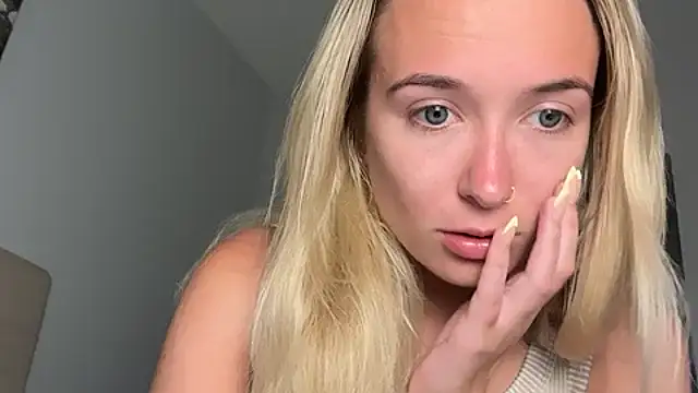 Snapshot of kelseyblu chatting on 06-14-26, 11:18 kelseyblu online show from 06-14-26, 11:18