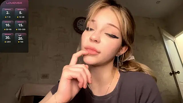 ViolaFaa online show from 04-30-26, 08:57