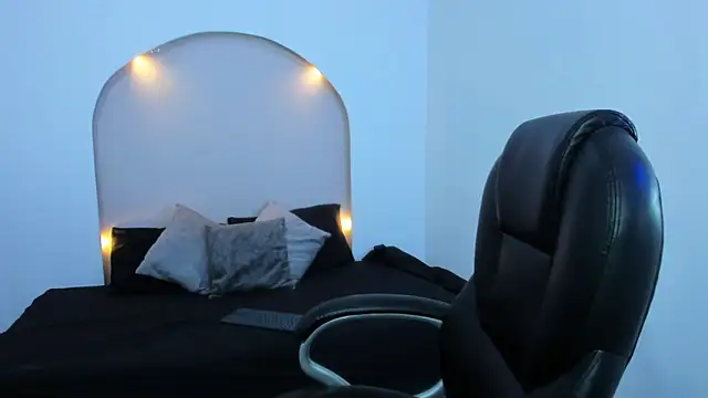 Lilith traviis online show from 04-07-26, 02:28