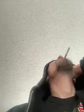 Snapshot of tommattsonn chatting on 03-15-26, 02:23 tommattsonn online show from 03-15-26, 02:23