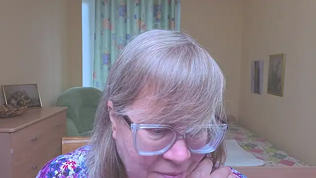 Snapshot of Emma_Eclipsee chatting on 04-01-26, 01:41 Emma Eclipsee online show from 04-01-26, 01:41