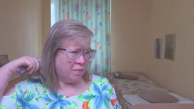 Snapshot of Emma_Eclipsee chatting on 04-04-26, 10:57 Emma Eclipsee online show from 04-04-26, 10:57