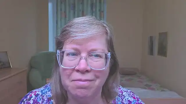 Snapshot of Emma_Eclipsee chatting on 04-05-26, 12:24 Emma Eclipsee online show from 04-05-26, 12:24