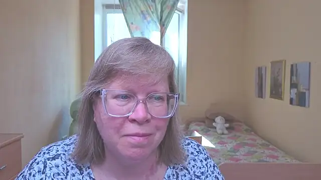 Snapshot of Emma_Eclipsee chatting on 05-09-26, 11:26 Emma Eclipsee online show from 05-09-26, 11:26
