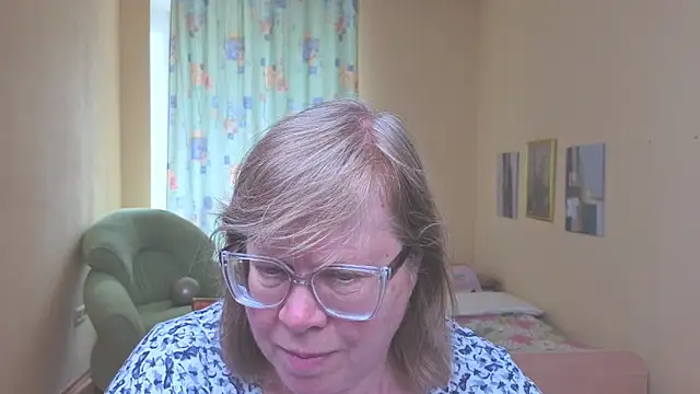 Snapshot of Emma_Eclipsee chatting on 05-10-26, 11:26 Emma Eclipsee online show from 05-10-26, 11:26