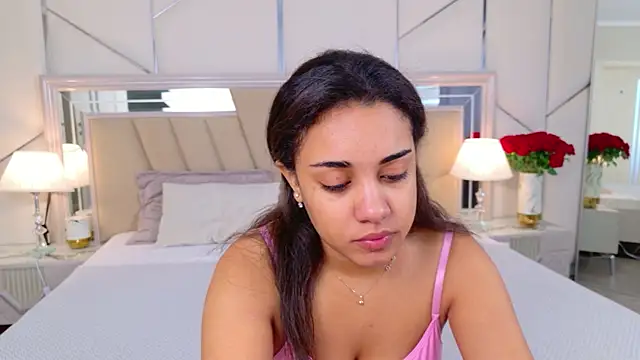 Snapshot of Luna_Cortier chatting on 06-22-26, 05:15 Luna Cortier online show from 06-22-26, 05:15