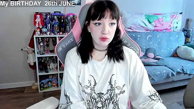 Snapshot of MollysLand chatting on 06-22-26, 09:06 MollysLand online show from 06-22-26, 09:06