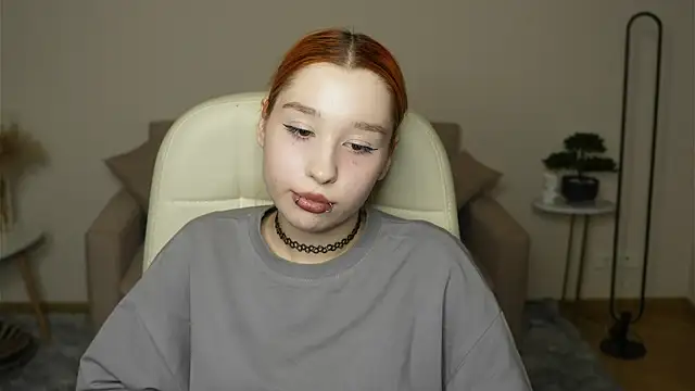 NelleCaram online show from 02-04-26, 01:50