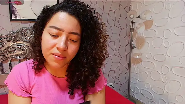 Snapshot of meganrousx chatting on 03-25-26, 01:06 meganrousx online show from 03-25-26, 01:06