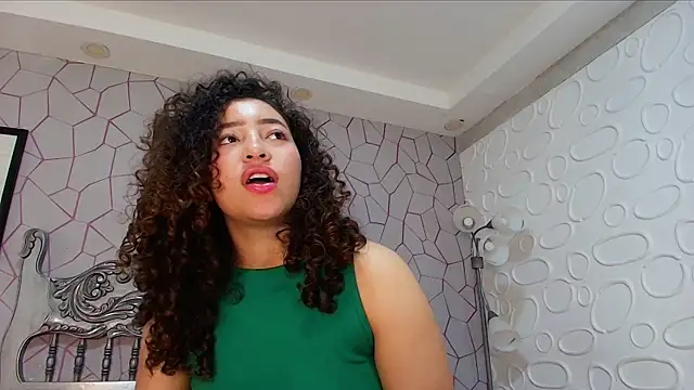 Snapshot of meganrousx chatting on 03-27-26, 01:44 meganrousx online show from 03-27-26, 01:44