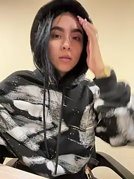 Sara Fernandez  online show from 03-05-26, 02:13