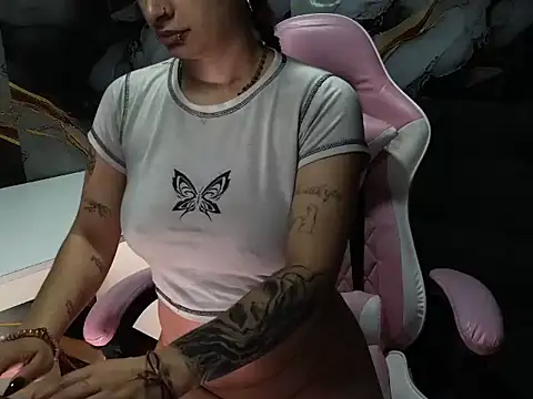 Snapshot of _weird_sativa chatting on 03-20-26, 11:04 weird sativa online show from 03-20-26, 11:04