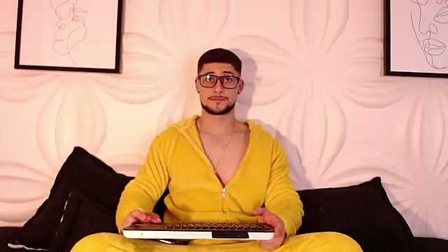 valenssio moretti online show from 03-13-26, 03:57