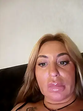 MiaMooly online show from 10-13-25, 04:07