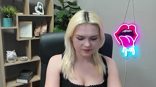 SweetLilyxo online show from 03-11-26, 02:56