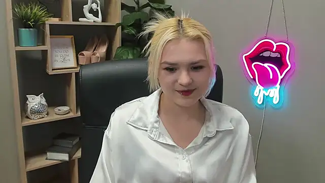 SweetLilyxo online show from 04-03-26, 06:33