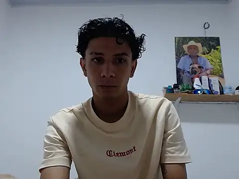 Snapshot of waner_thom chatting on 07-20-26, 07:27 waner thom online show from 07-20-26, 07:27