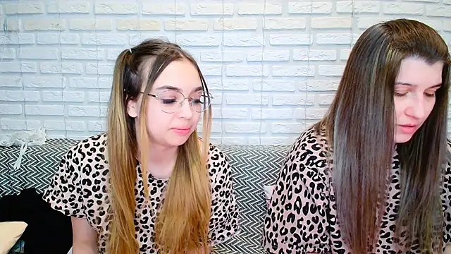 Snapshot of JullyMood chatting on 02-06-26, 04:32 JullyMood online show from 02-06-26, 04:32