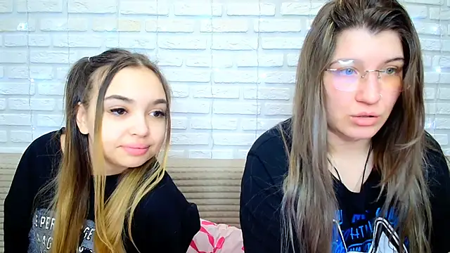 Snapshot of JullyMood chatting on 02-08-26, 01:31 JullyMood online show from 02-08-26, 01:31