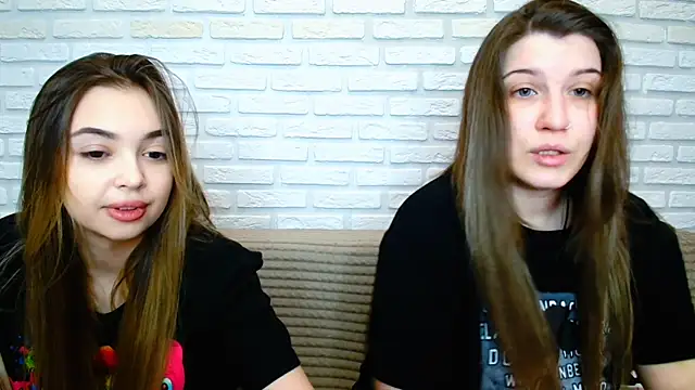 Snapshot of JullyMood chatting on 02-13-26, 07:04 JullyMood online show from 02-13-26, 07:04