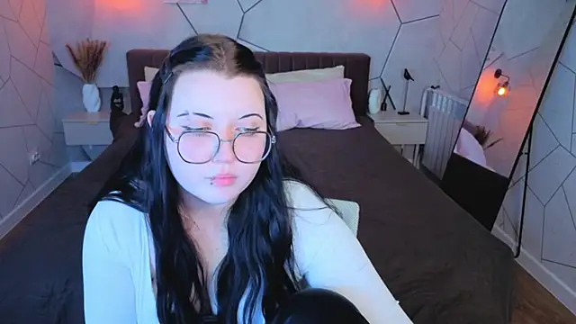 Kira G0ld online show from 05-27-26, 09:17
