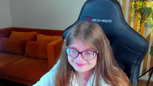 ChloeHalses online show from 06-12-26, 05:12