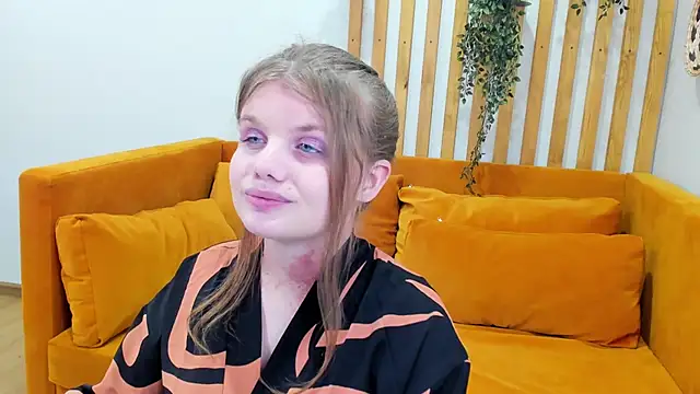 ChloeHalses online show from 06-19-26, 05:06