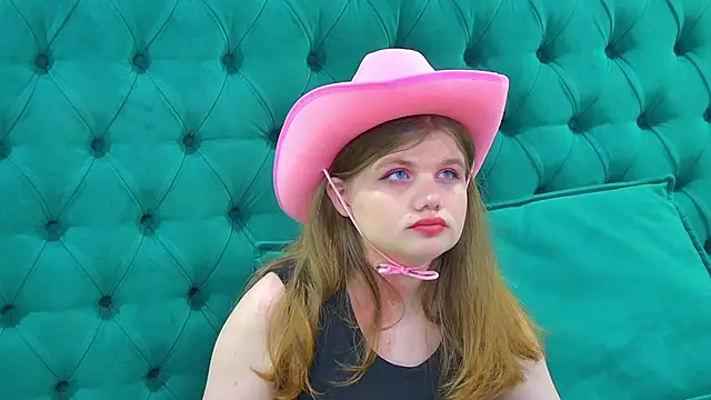 ChloeHalses online show from 06-20-26, 05:05