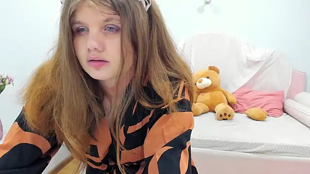 ChloeHalses online show from 06-23-26, 05:11