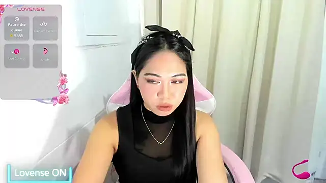 Ursweetyshaine online show from 06-19-26, 12:37